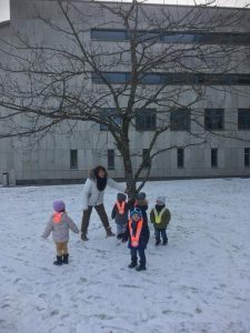 Snow game Bulle bilingual daycare