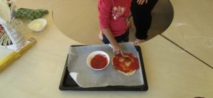 pizza preparation Bulle bilingual daycare