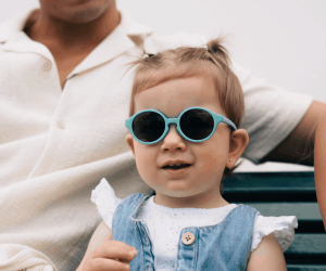 Pourquoi mettre des lunettes de soleil aux enfants?