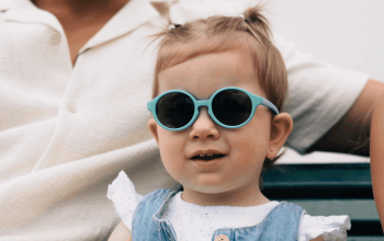 Pourquoi mettre des lunettes de soleil aux enfants?