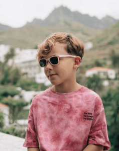 enfant crèche rolle nature lunettes de soleil